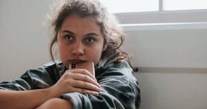 Защо да почитам Бог, който позволява да се случват ужасни неща?